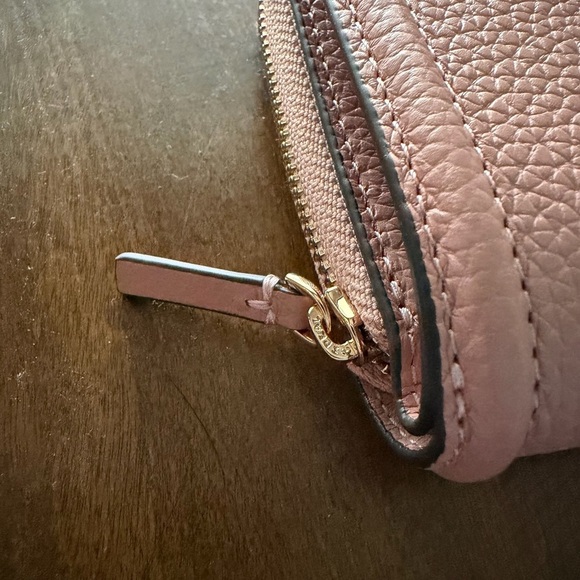 Tory Burch Thea Light Pink Pebbled Leather Bi-Fold Wallet - Picture 13 of 16